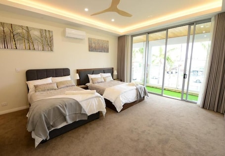 1 bedroom, desk, WiFi, bed sheets. Family Room Victor harbor