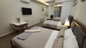 1 Schlafzimmer, Schreibtisch, WLAN, Bettwäsche