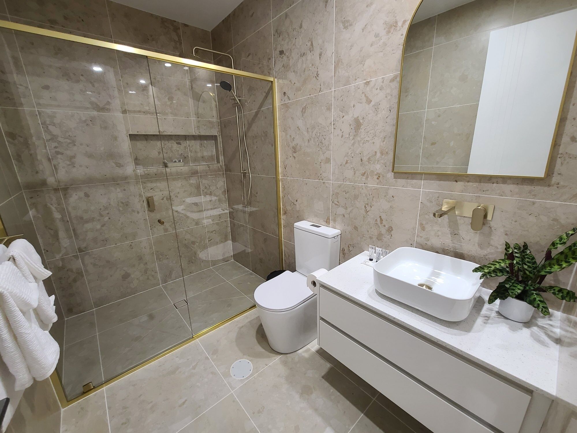 Douche, sèche-cheveux