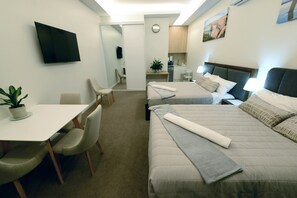 Room - Family Room With Balcony (McCracken)