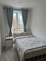 2 quartos, ferros/tábuas de passar roupa, Wi-Fi de cortesia