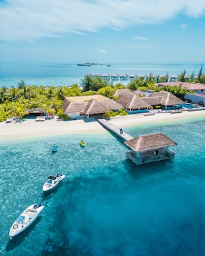 Private beach, white sand - Cocogiri Island Resort Maldives (Vaavu Atoll)