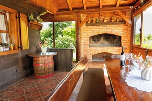 Dining - Wooden house with a sauna and an above-ground pool, surrounded by nature in a peaceful setting near Vrbovec. (Vrbovec)