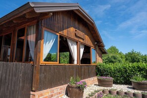 Exterior - Wooden house with a sauna and an above-ground pool, surrounded by nature in a peaceful setting near Vrbovec. (Vrbovec)