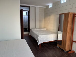 Strykjärn/strykbräda, wi-fi och sängkläder