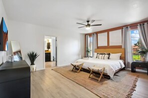 4 bedrooms, desk, iron/ironing board, travel cot - The Real Deal, Pool, Hot Tub, Fire Pit & Golf (Scottsdale)