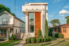 Exterior - 4BR Nashville Retreat w/Rooftop Deck, Mins 2 Dtwn (Nashville)