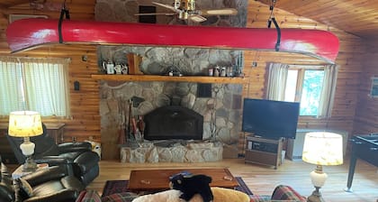 Cozy Cabin on the Lake with stunning Sunsets and Sunrise views