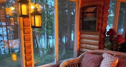 Cozy Cabin on the Lake with stunning Sunsets and Sunrise views
