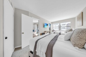 1 bedroom, iron/ironing board, WiFi, bed sheets - Island Oasis: Huge Pool/Spa/Tennis, 1/1 sleeps 6 (Marco Island)