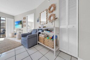 Interior - Island Oasis: Huge Pool/Spa/Tennis, 1/1 sleeps 6 (Marco Island)