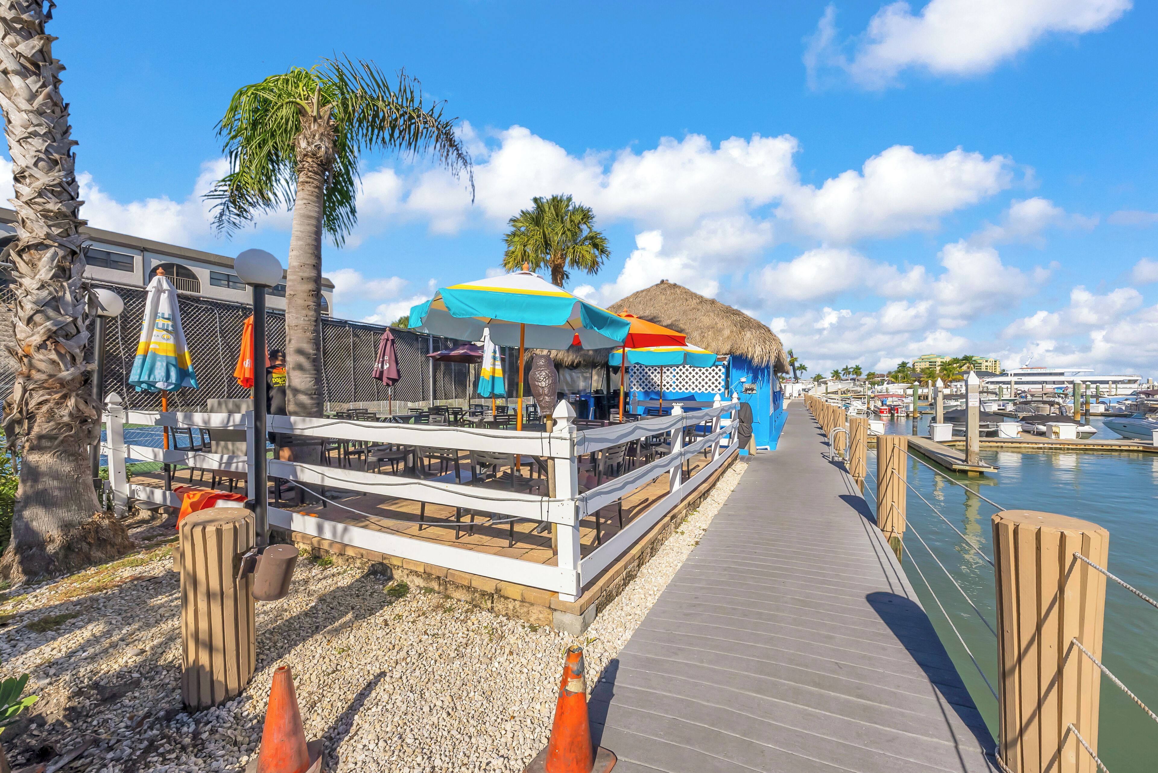 Terrace/patio - Island Oasis: Huge Pool/Spa/Tennis, 1/1 sleeps 6 (Marco Island)