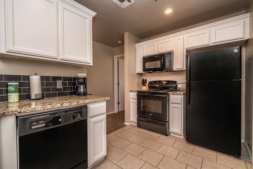 Spacious 1 Bed - Gated - Reserved Parking