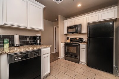 Spacious 1 Bed - Gated - Reserved Parking