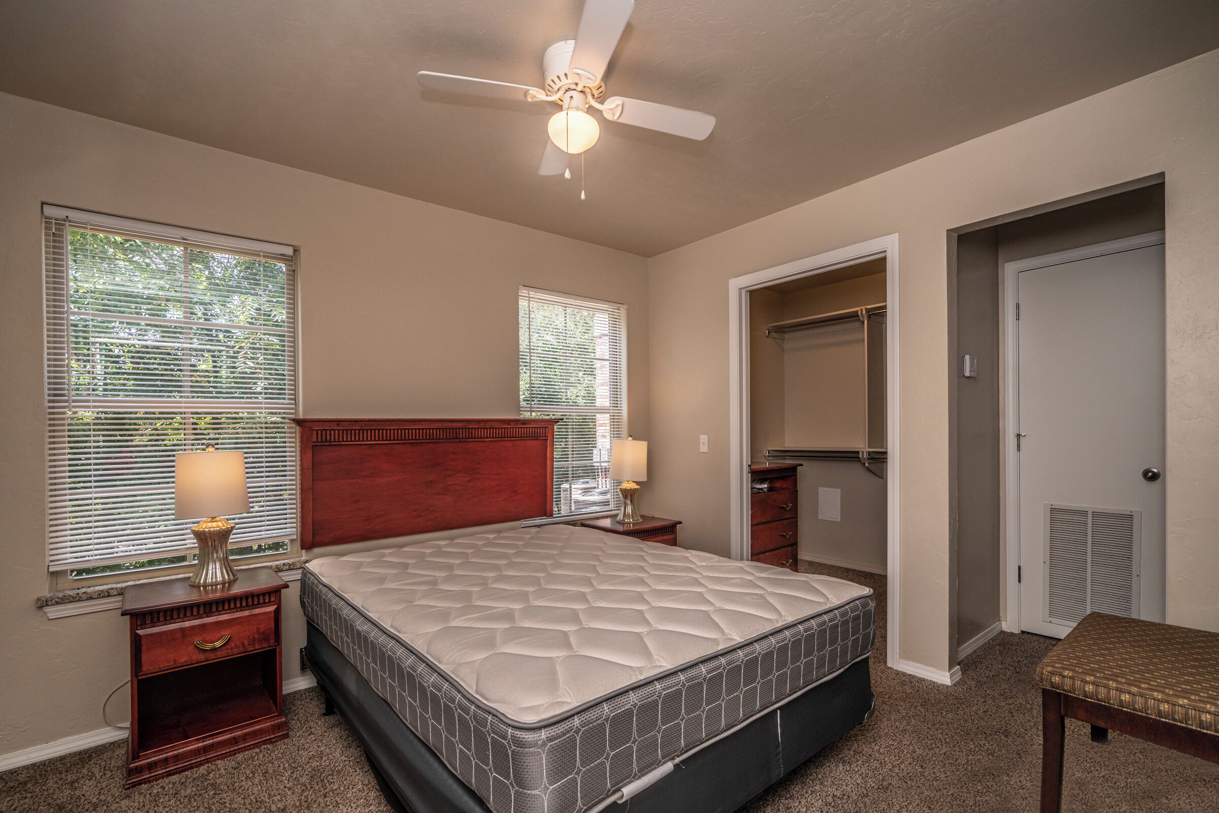 熨斗/熨衣板、WiFi、床单