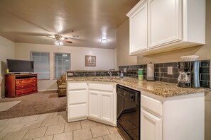 Private kitchen - Spacious 1 Bed - Gated - Reserved Parking (Oklahoma City)