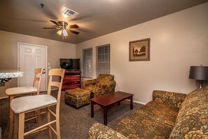 Living area - Spacious 1 Bed - Gated - Reserved Parking (Oklahoma City)