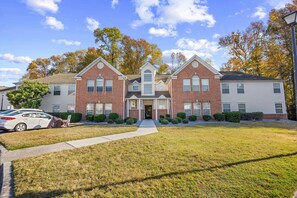 Exterior - Coastal Comfort with Golf, Pool, Pickle Ball, Tennis Courts (Murrells Inlet)