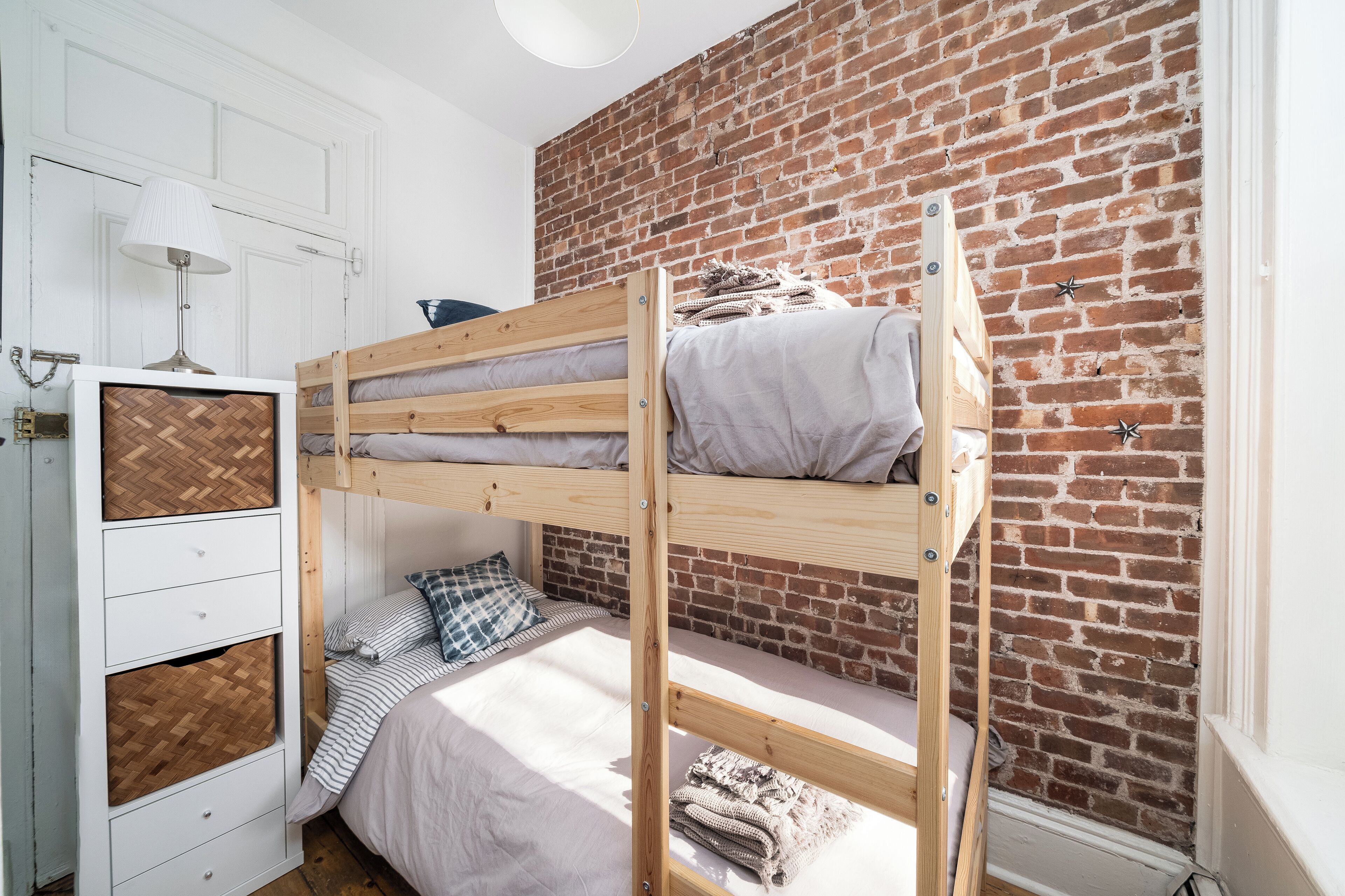 2 chambres, fer et planche à repasser, Wi-Fi, draps fournis