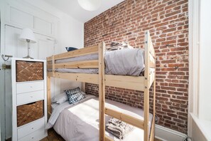 2 bedrooms, iron/ironing board, WiFi, bed sheets