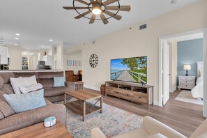 TV - DHALIA at Greenlinks - 2+ Den Renovated Condo In Lely (Naples)