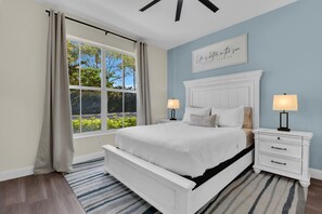 2 bedrooms, desk, free WiFi, bed sheets - DHALIA at Greenlinks - 2+ Den Renovated Condo In Lely (Naples)