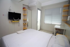 Deluxe Double Room - Easton Park Naffi Rooms by Mustika (Sumedang)