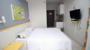 Deluxe Double Room | Desk, laptop workspace, free WiFi