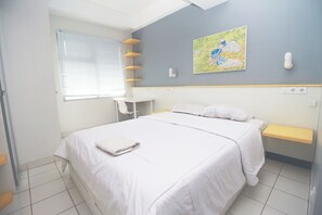 Habitación doble Deluxe | Escritorio, espacio para trabajar con laptop y wifi gratis