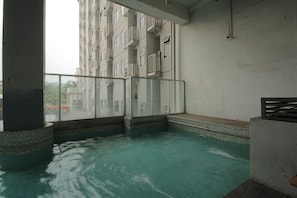 Indoor pool - Easton Park Naffi Rooms by Mustika (Sumedang)