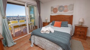 2 chambres, fer et planche à repasser, Wi-Fi gratuit, draps fournis