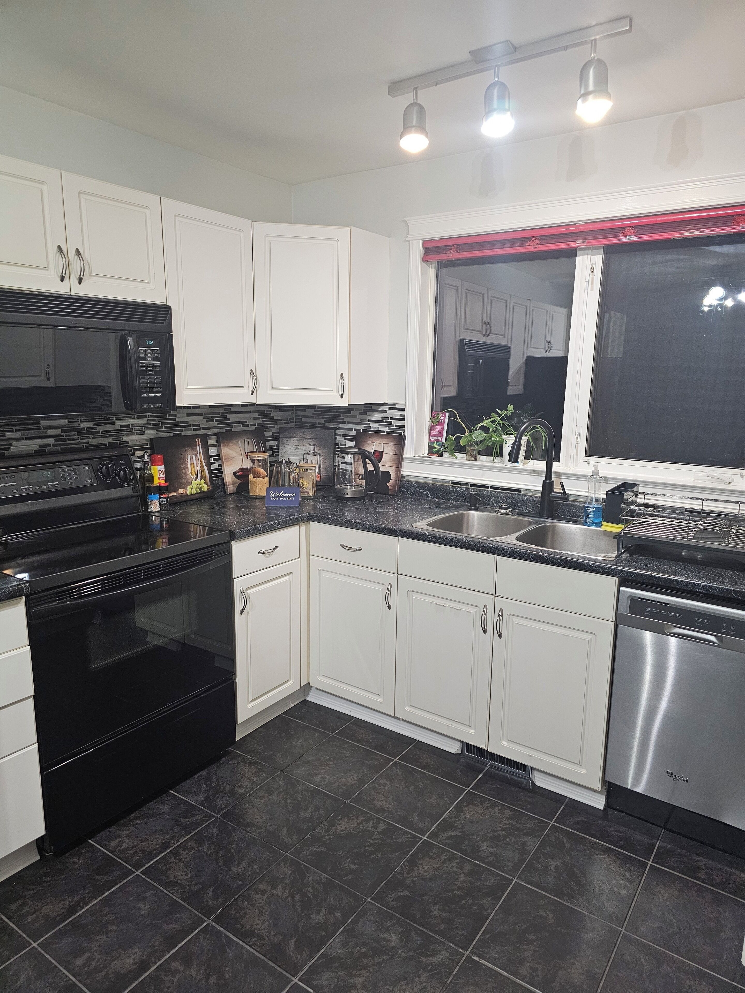 Micro-ondes, four, plaque de cuisson, lave-vaisselle