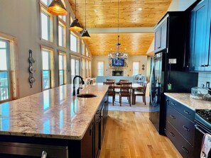 Fridge, microwave, oven, stovetop - Panoramic Point-Upscale Mountain Top, Hot Tub, Wifi, Smart TV's, Pet Friendly (Todd)