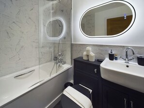 Hair dryer, towels - 1BD Flat Near Brighton Station (up to 4 guest) (Brighton)