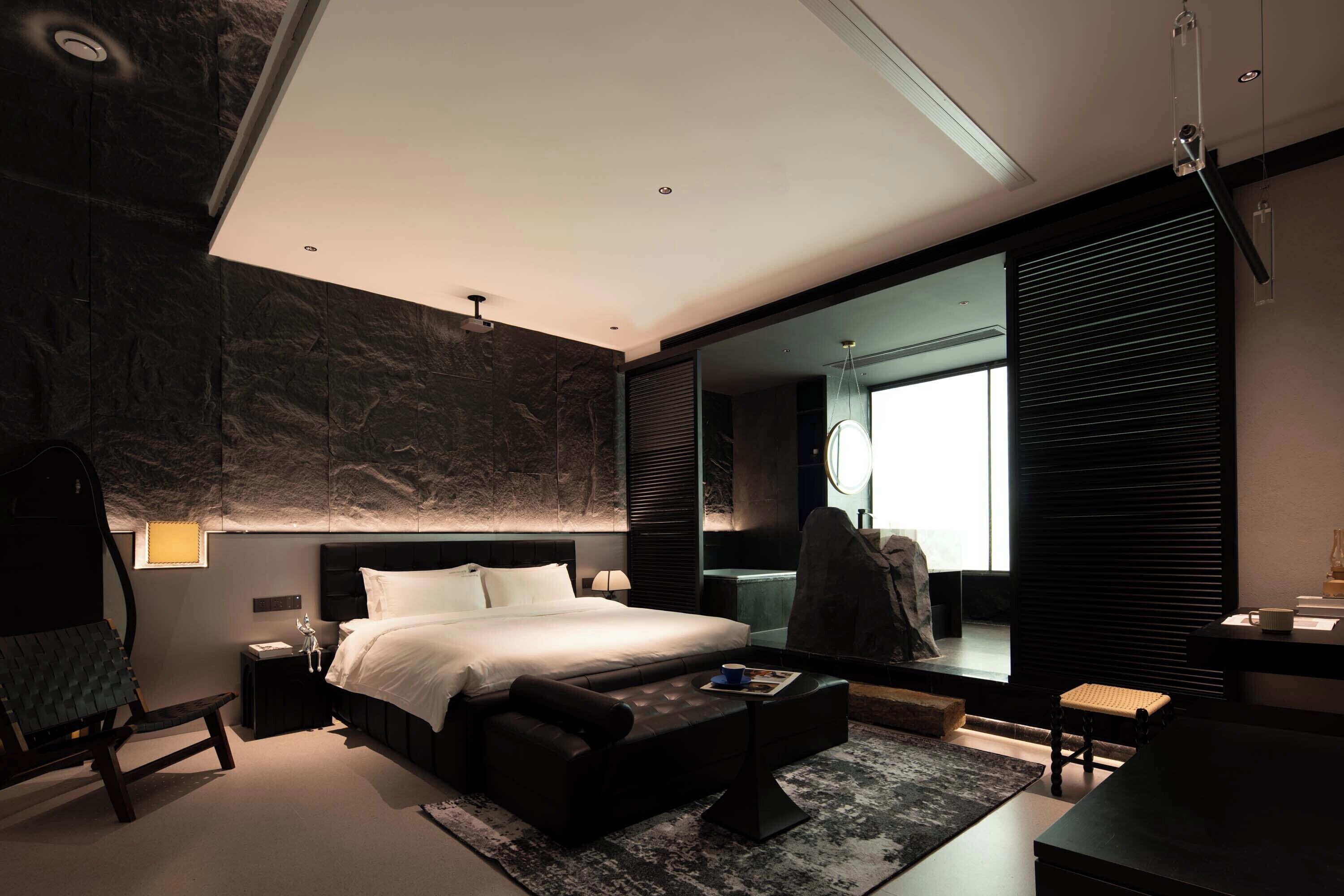 Classic Double Room | Desk, blackout drapes, iron/ironing board, free WiFi