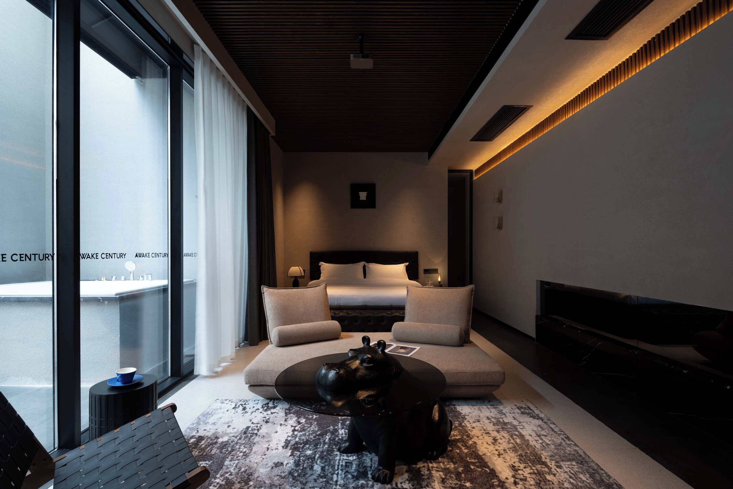 Luxury Suite | Desk, blackout curtains, iron/ironing board, free WiFi