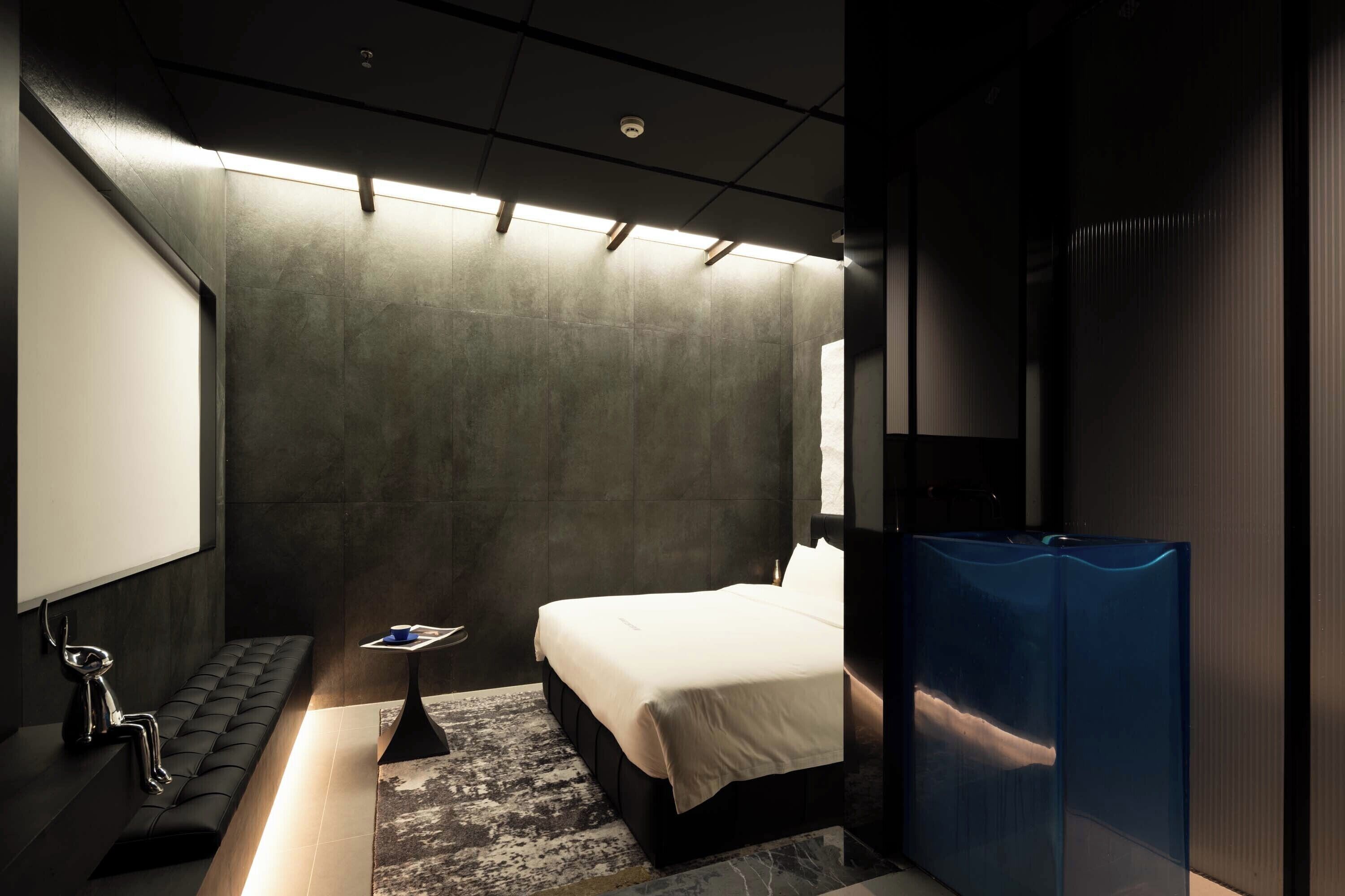 Junior Double Room | Desk, blackout drapes, iron/ironing board, free WiFi