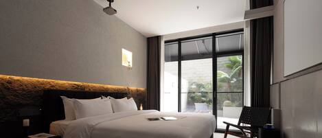 Chambre Double Familiale | Bureau, rideaux occultants, fer et planche à repasser, Wi-Fi gratuit