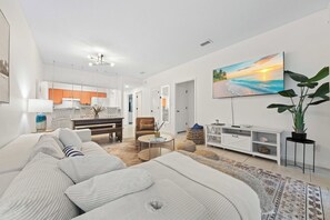 Tabla de planchar con plancha, wifi, ropa de cama