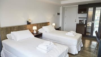 Muebles diferentes, tabla de planchar con plancha y wifi gratis