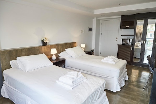 Individually furnished, iron/ironing board, free WiFi, bed sheets - 5880 Enriquez Residences (Makati)