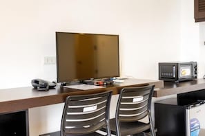 Business centre - 5880 Enriquez Residences (Makati)