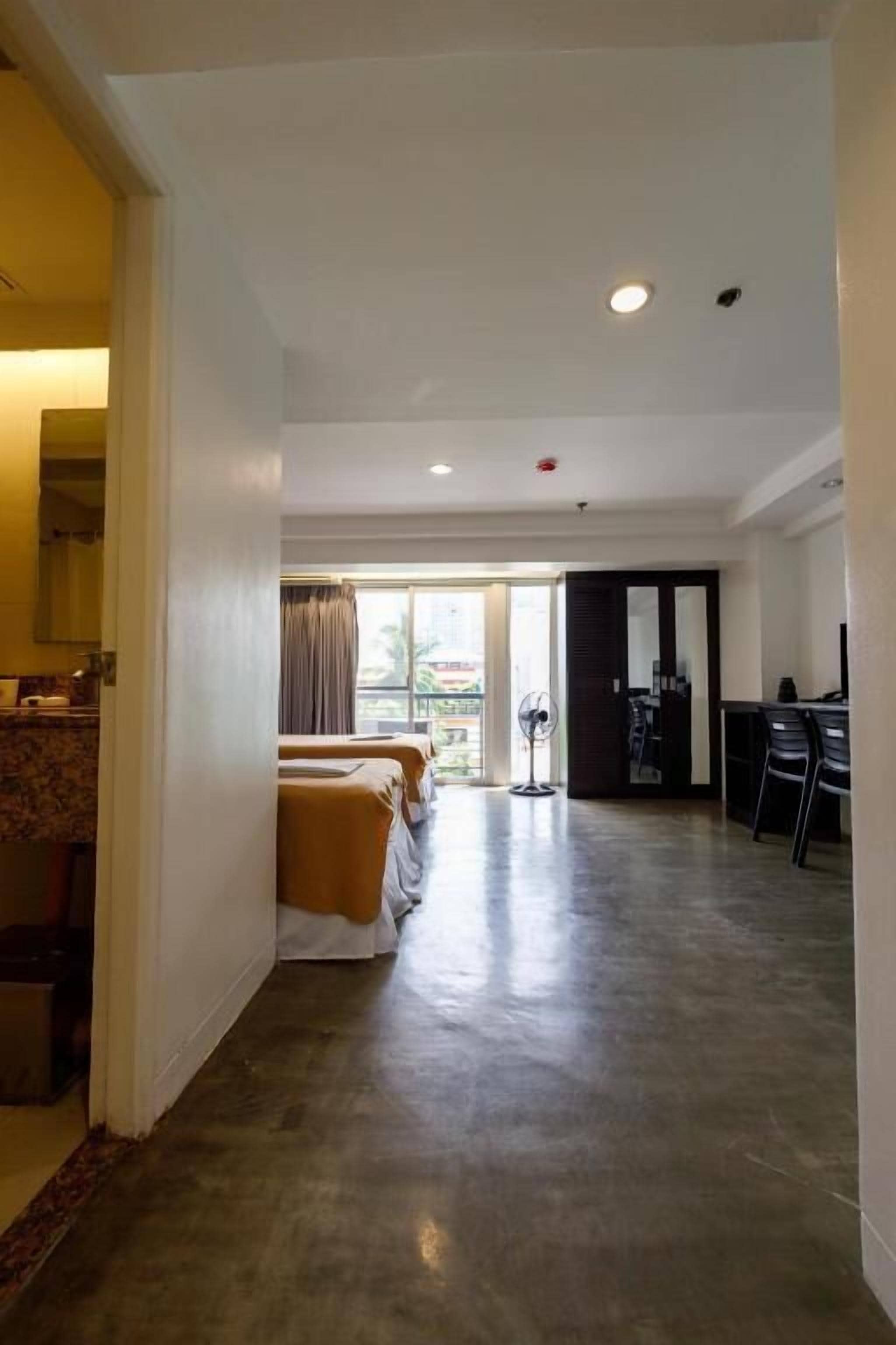 Leilighet – standard, balkong, byutsikt | Individuelt innredet, strykejern/-brett, wi-fi (inkludert) og sengetøy