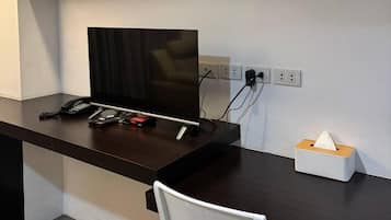 Muebles diferentes, tabla de planchar con plancha y wifi gratis