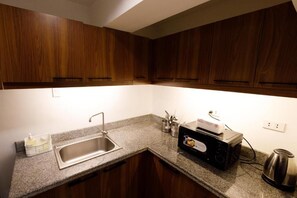 電子レンジ、調理器具と食器