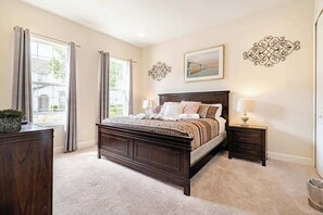 4 bedrooms, iron/ironing board, travel cot, WiFi - Heated Private Pool •  4BR Luxury Resort Home (Davenport)