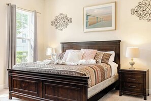 4 bedrooms, iron/ironing board, travel cot, WiFi - Heated Private Pool •  4BR Luxury Resort Home (Davenport)