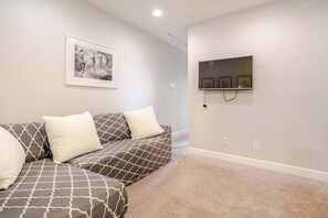 TV, offices - Heated Private Pool •  4BR Luxury Resort Home (Davenport)