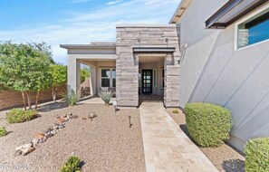Exterior - Quiet Family Villa with Pool and Home Gym (Peoria)