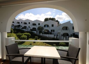 Outdoor dining - Pinimar Apartment Complex (Port D'Addaia)